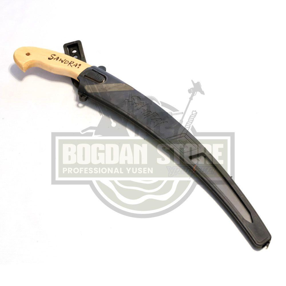 Fierastrau cu maner de lemn si teaca