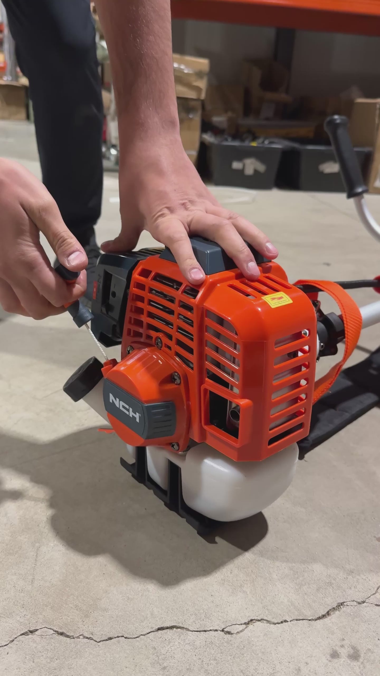 Motocoasa pe Benzină NCH 630, Motor 63 CC, Putere 2.2 CP, Accesorii de Tăiere Incluse, Design Japonez